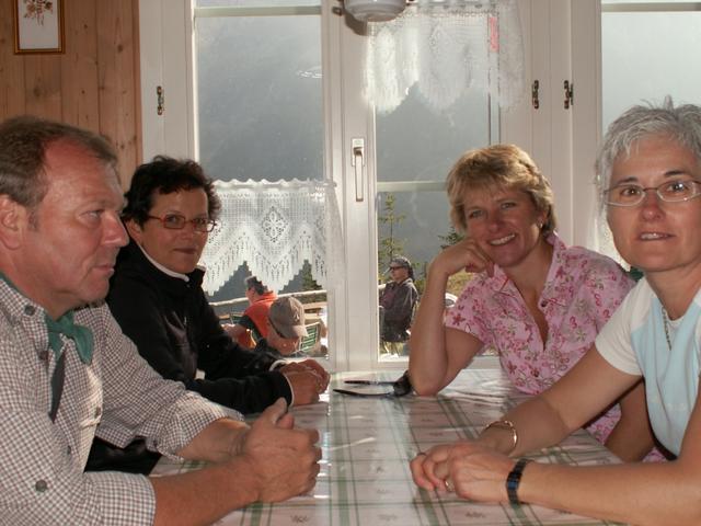 Manfred mit 3 Frauen, ob das gut geht?