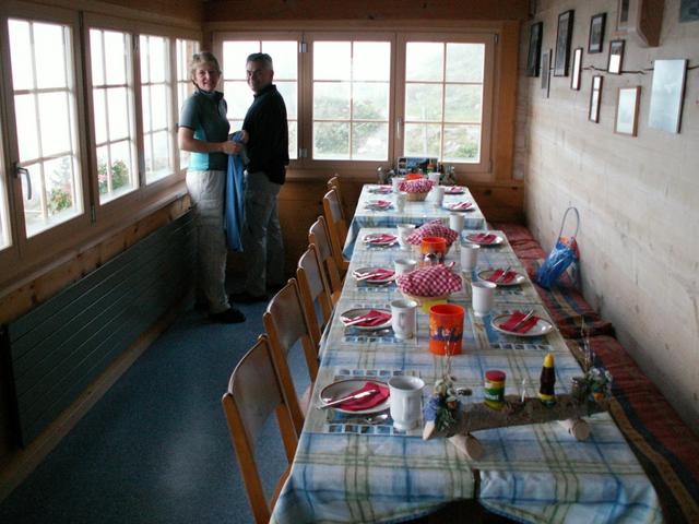 Ivano und Mäusi warten auf das Frühstück