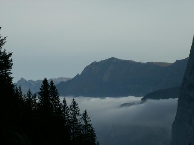 im Tal liegt noch Nebel