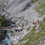 die GAC Gruppe bei der Brücke