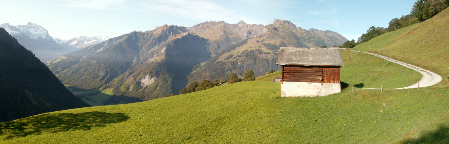 Breitbildfoto mit Kärpfgebiet