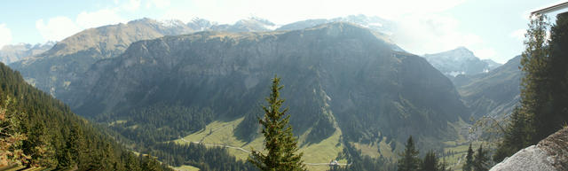 Breitbildfoto vom Weisstannental