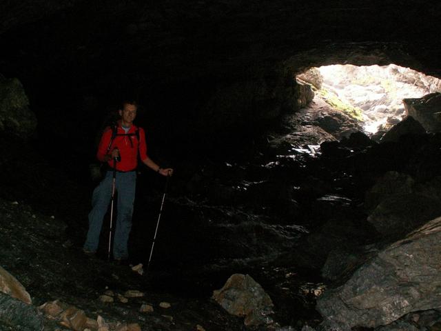Franco in der Höhle
