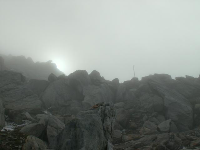 Nebel und Wolken verdecken die Sonne