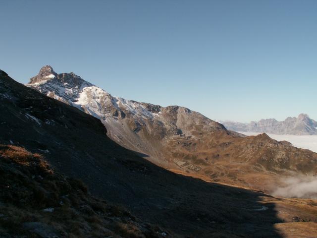 von dort sind wir gekommen. Links Kärpf, rechts Sonnenbergfurggel