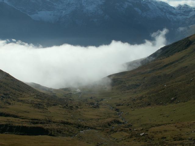 Elm und das Sernftal im Nebel