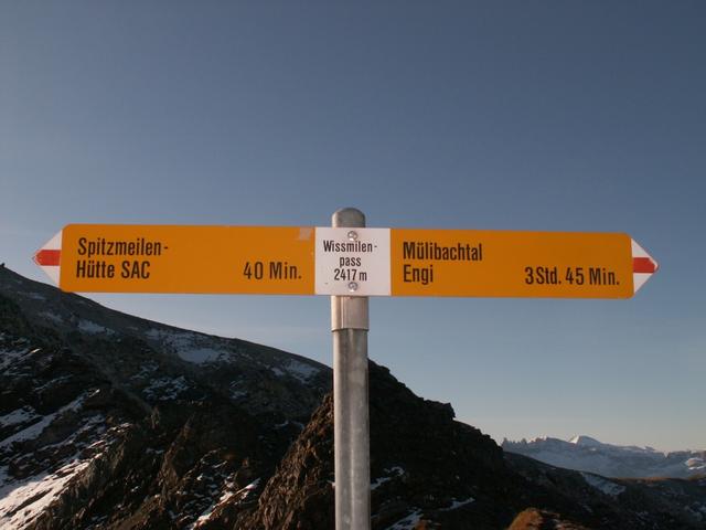 Wegweiser auf dem Wissmilenpass 2417m.ü.M.