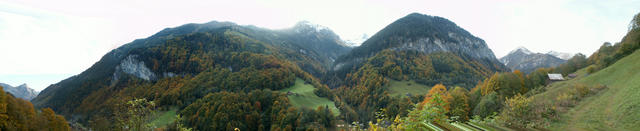 Breitbildfoto vom Weisstannental