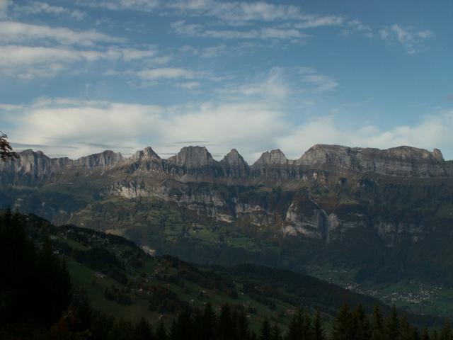 Breitbildfoto der Churfirsten