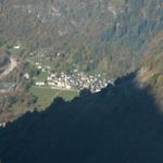 Blick runter ins Verzasca Tal mit Sonogno