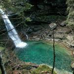 der Wildbach Rierna mit Wasserfall