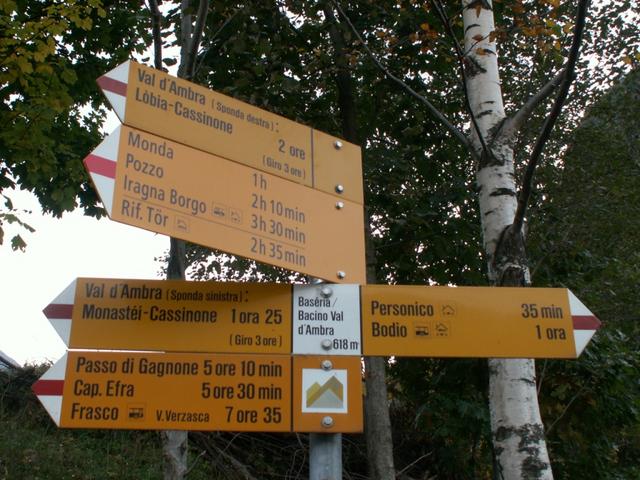 Wegweiser bei Baséria Bacino Val d'Ambra 618 m.ü.M.