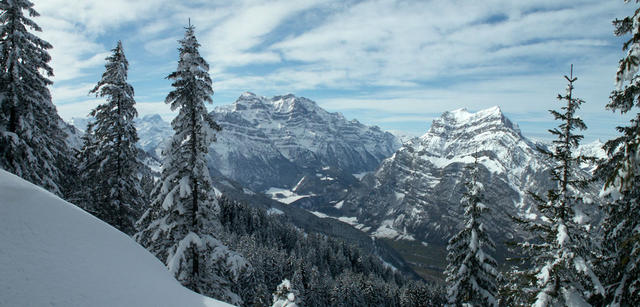 Blick von Mättli 1625 m.ü.M. ins Glarnerland