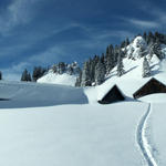 meterhoch liegt auf Oberst Nüen noch der Schnee