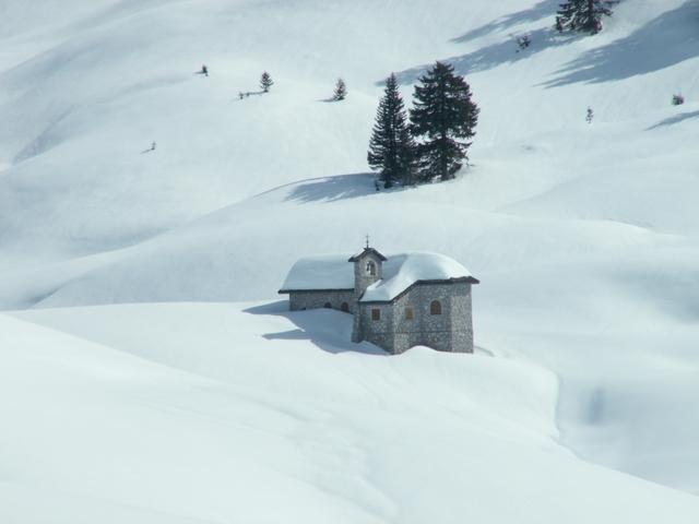 Blick zur Kapelle beim Pragelpass Stafel 1543 m.ü.M.