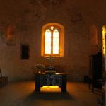 Blick in die Kirche mit Altar