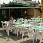 Mäusi beim Kaffeetrinken