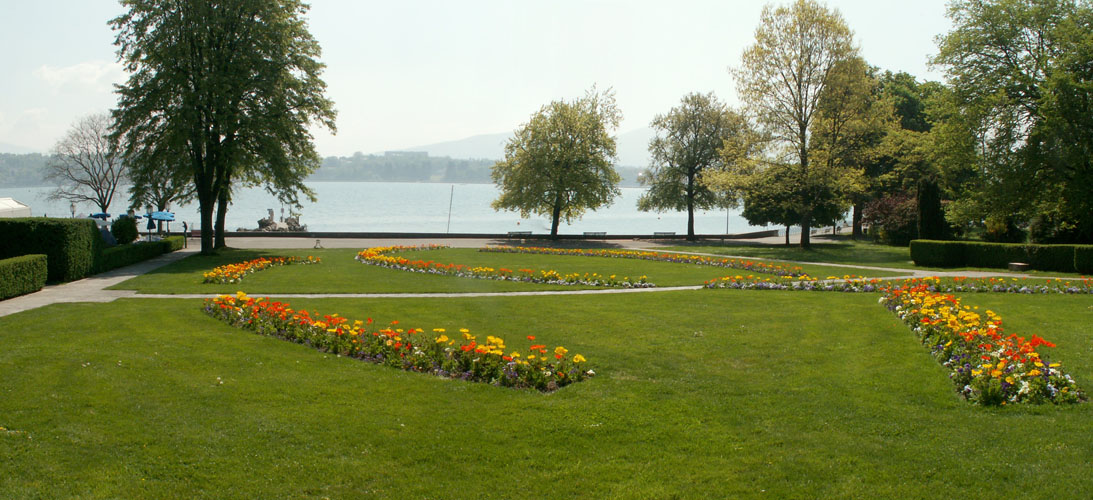 Breitbildfoto vom Park beim Restaurant La Perle du Lac