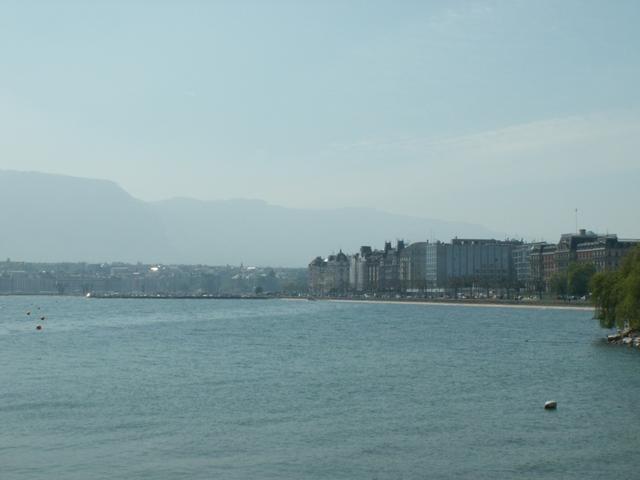 Blick vom Restaurant auf den Genfersee und Genf