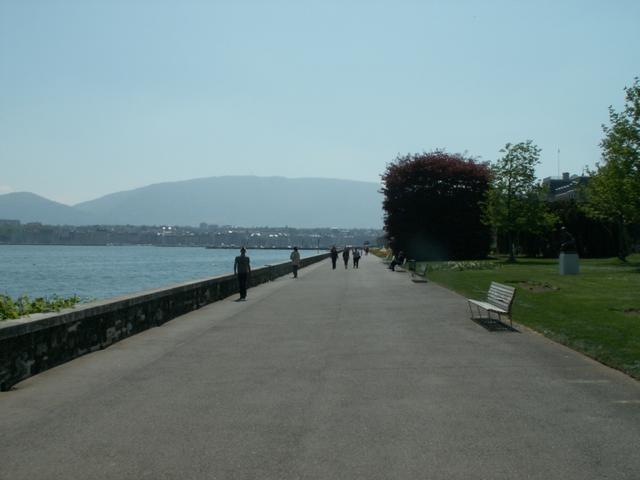 Seepromenade Richtung Stadtzentrum von Genève