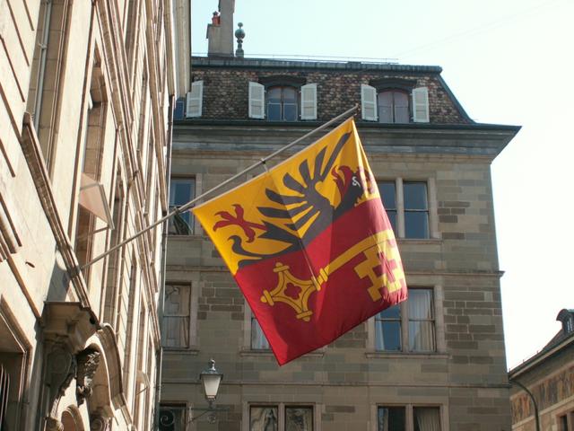 das Stadthaus von Genève zeigt Flagge