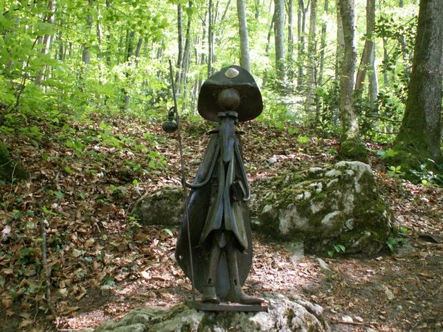 Statue des heiligen Jakobus im Wald von Pomier