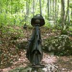 Statue des heiligen Jakobus im Wald von Pomier