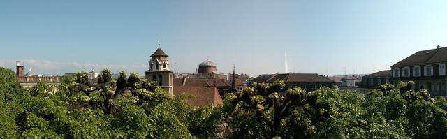 Breitbildfoto über den Dächer von Genève und zum Jet d'Eau