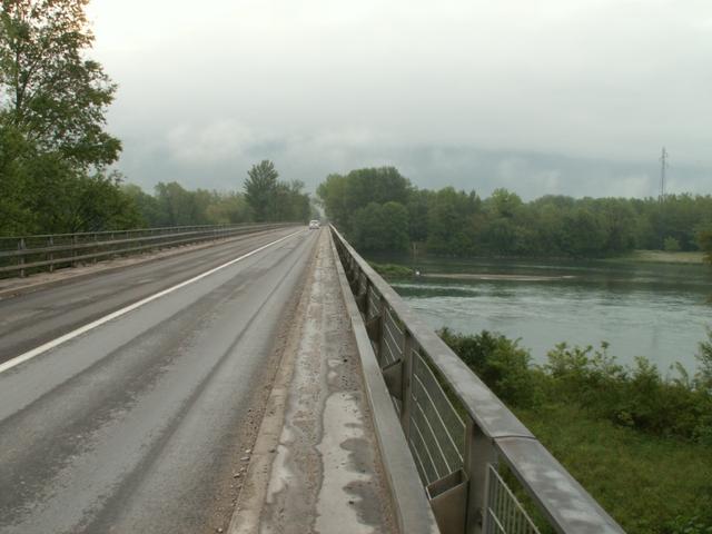 über den Pont de La Loi überqueren wir wieder die Rhône