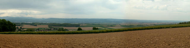 Breitbildfoto auf die Ebene Plaine de Brièvre