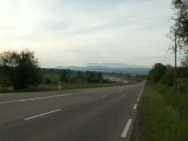 auf der D518 ist noch kein Fahrzeug unterwegs