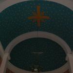 Kirchendecke mit gemalten Sternenhimmel