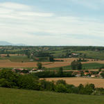 Breitbildfoto von Revel-Tourdan aus gesehen mit Blick auf die Ebene von Geoirs