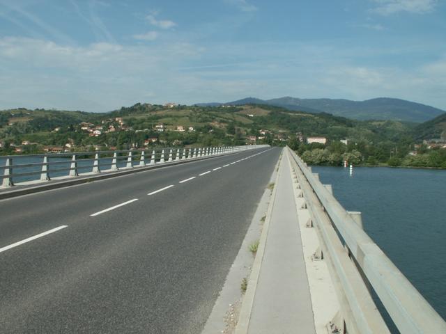 es geht über die Rhône ins Département Loire