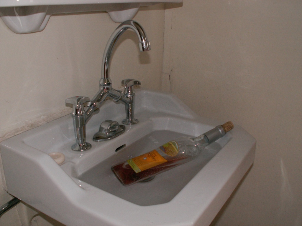 Lavabo im Hotelzimmer