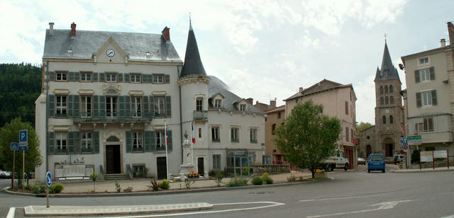 Breitbildfoto von Bourg-Argental