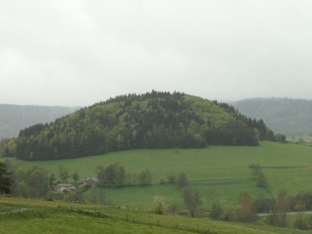 der Weg führt am Suc du Mounier vorbei