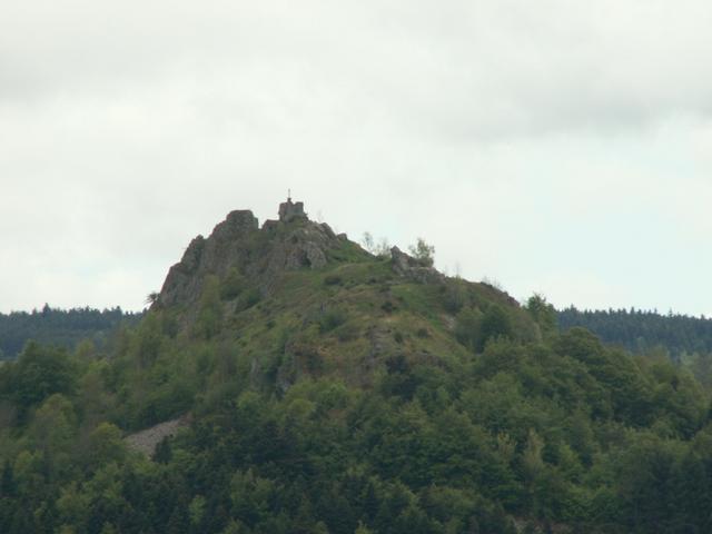 Burgruine auf Vulkankegel