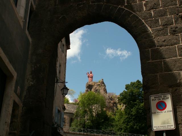 die Statue Notre Dame de France