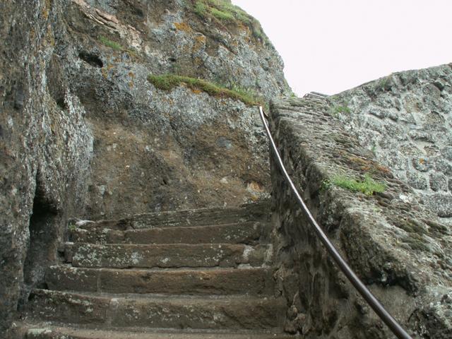 steile Treppen führen aufwärts