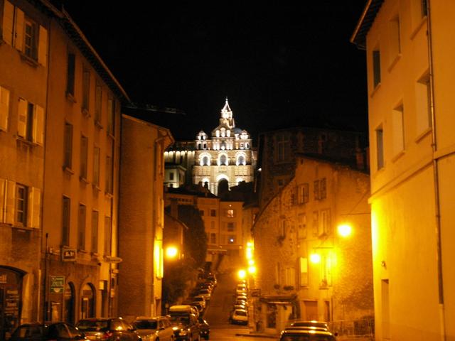 die beleuchtete Cathédrale Notre Dame de Puy