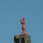 ein letzter Blick auf die Statue Notre Dame de France