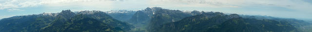 Breitbildfoto Federispitz Richtung Glarner Berge