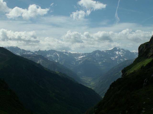 schöne Aussicht auf die Glarner Berge