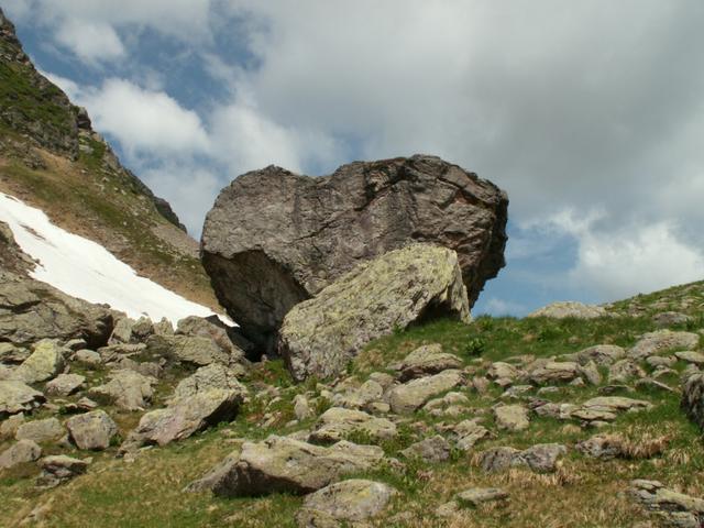 riesige Felsbrocken kurz vor dem Furggel