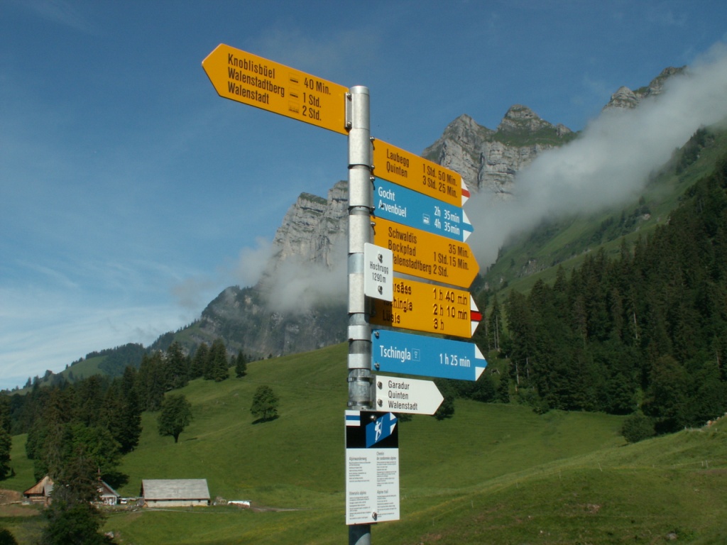 Wegweiser bei Hochrugg 1290 m.ü.M.