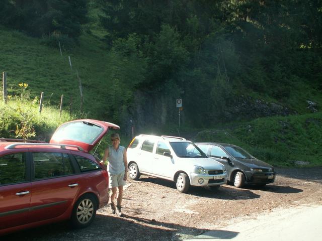 Parkplatz bei Punkt 912 auf der Passtrasse zum Pragelpass