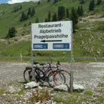 auf dem Pragelpass, warten schon unsere Fahrräder auf uns