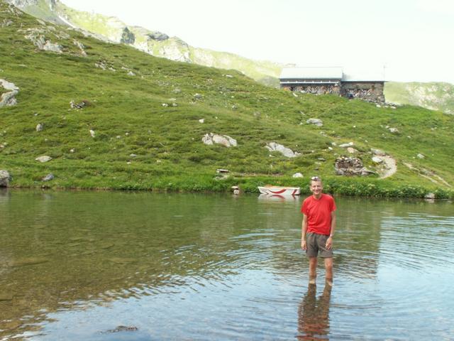 Franco zähneknirschend im kalten Wasser