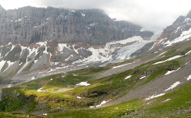 Breitbildfoto beim Ochsenstock 2265 m.ü.M. mit Blick zur Fridolinshütte
